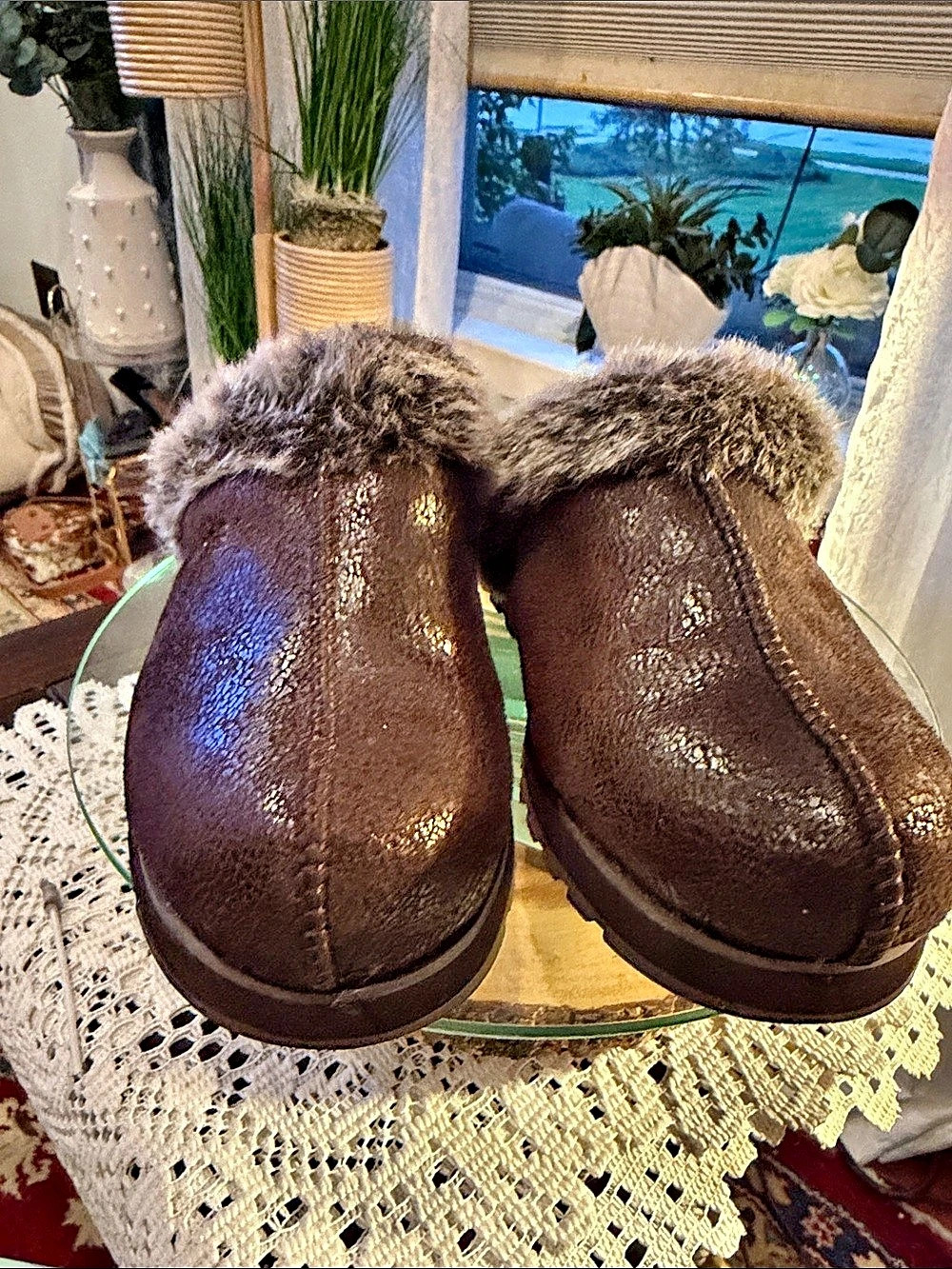 BOBS From Skechers Faux Fur Memory Foam Slippers Women’s 6.5 Brown